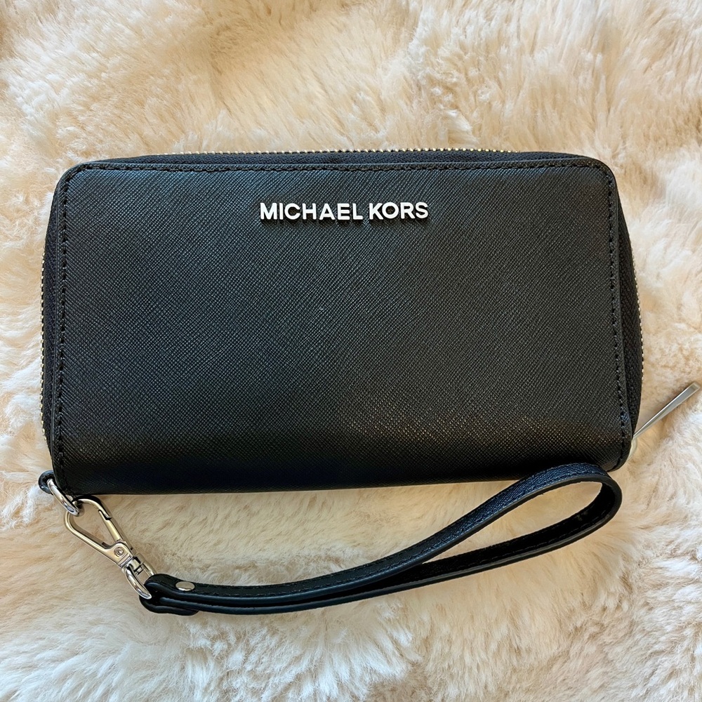 Michael Kors Jet Set Wristlet